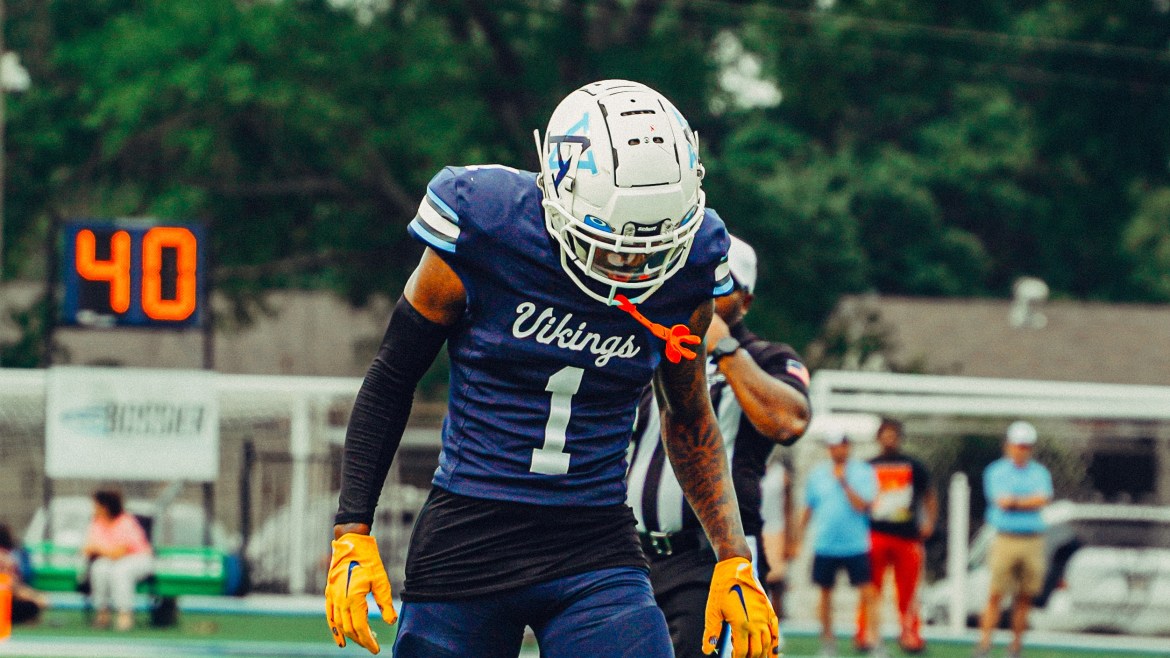 Airline wide receiver Kenny Darby