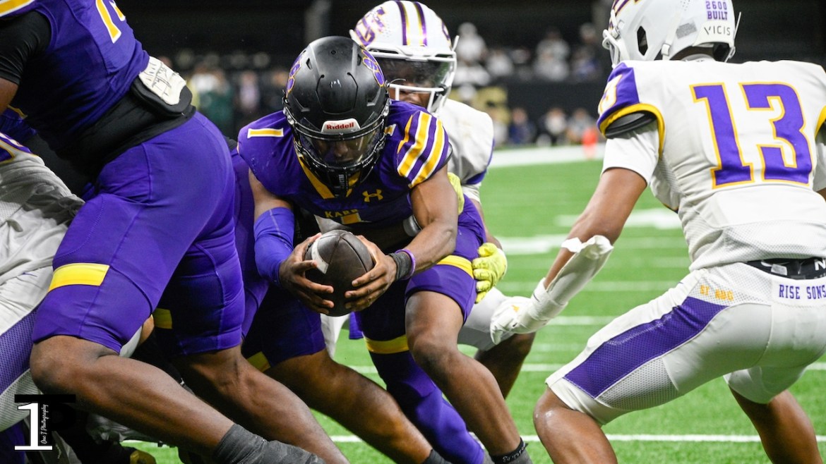 Edna Karr quarterback John Johnson III scores a touchdown Saturday during the Cougars' state championship win.