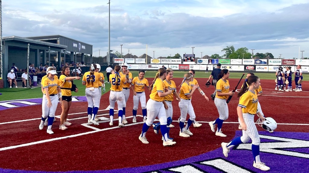Sulphur softball, Maliyah Navarre, Aubree Thomson